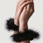 Cuffs Metal and Feathers Black - Image 3